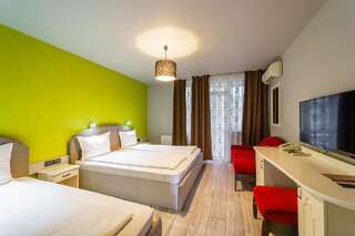 Отель Hotel BLVD 7 Пловдив Двухместный номер с 1 кроватью или 2 отдельными кроватями-1