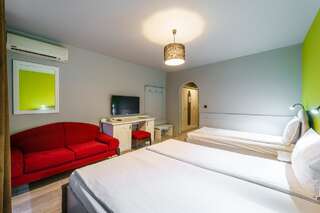 Отель Hotel BLVD 7 Пловдив Двухместный номер с 1 кроватью или 2 отдельными кроватями-3