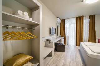 Отель Hotel BLVD 7 Пловдив Двухместный номер с 1 кроватью или 2 отдельными кроватями-5