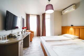 Отель Hotel BLVD 7 Пловдив Двухместный номер с 1 кроватью или 2 отдельными кроватями-11